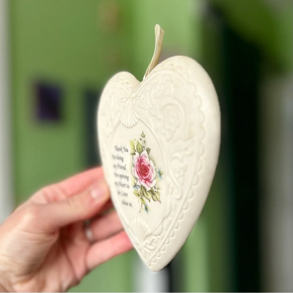 VTG Charmingly Dainty Heart Shaped Friend & Floral Porcelain Wall Decor Art